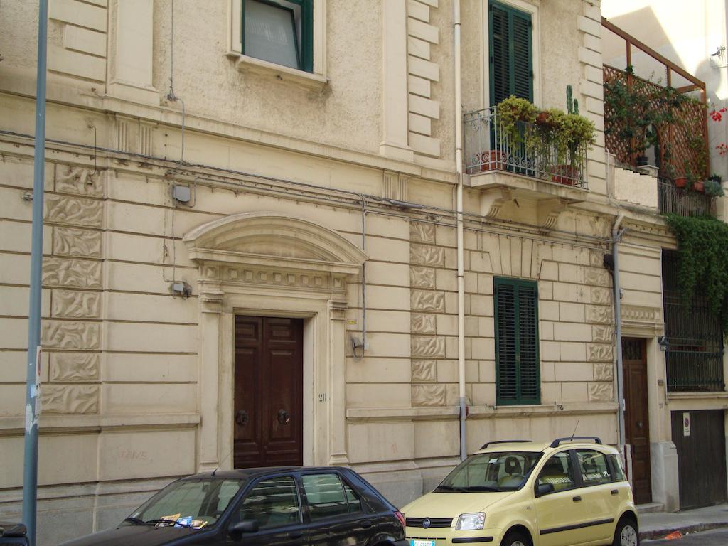 La Maison Des Livres レッジョ・ディ・カラブリア エクステリア 写真